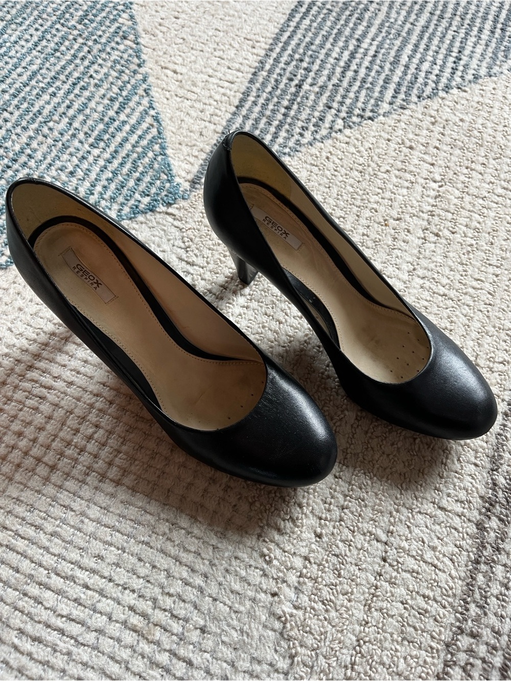 Geox Black Rounded-Toe Leather Heels - Women's